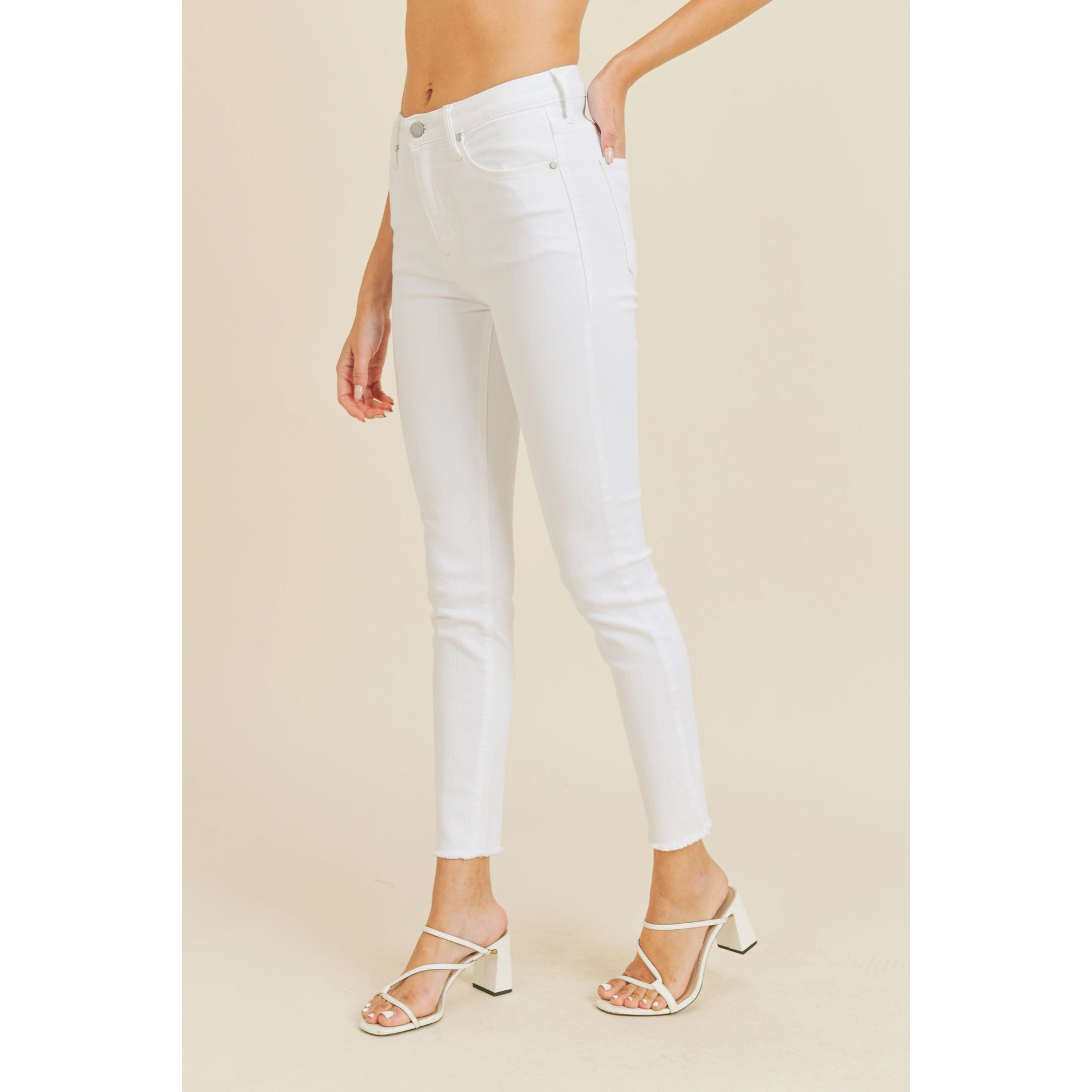 White skinny deals jeans frayed hem